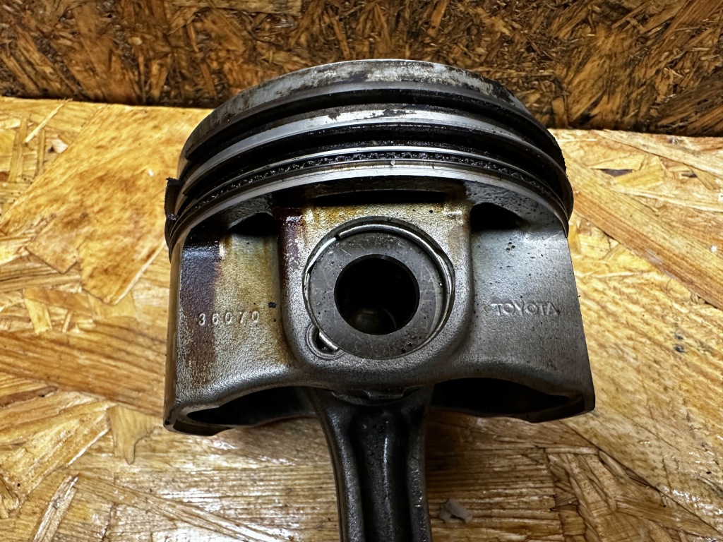 Поршень + шатун lexus is 3 2.0 8ar Недорого