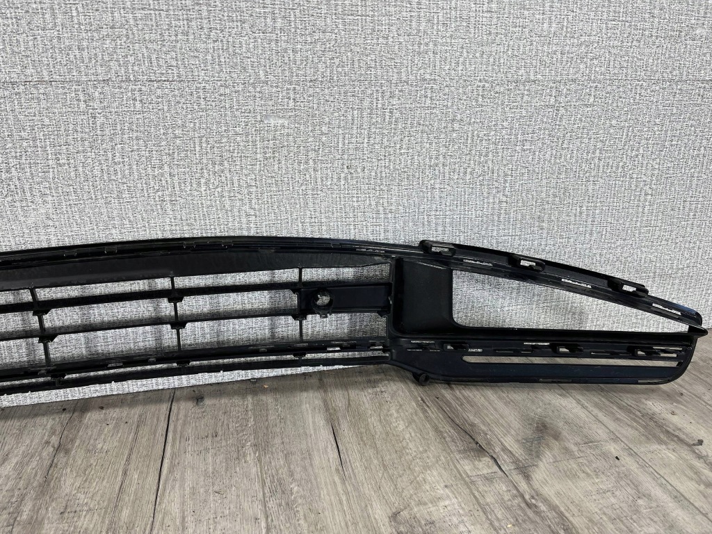 Volvo xc90 2 рестайлинг  2024 - нижняя решётка бампера перед 32345726 в Украине