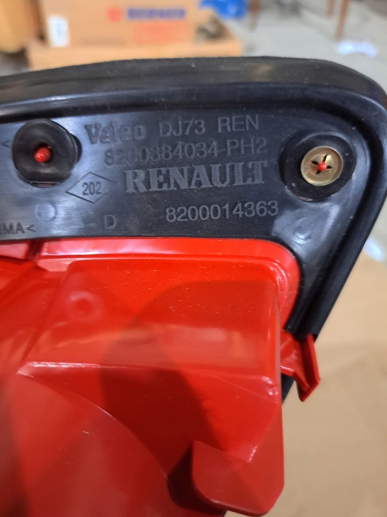 Лампа правий задня renault vel satis 8200014363 в Україні