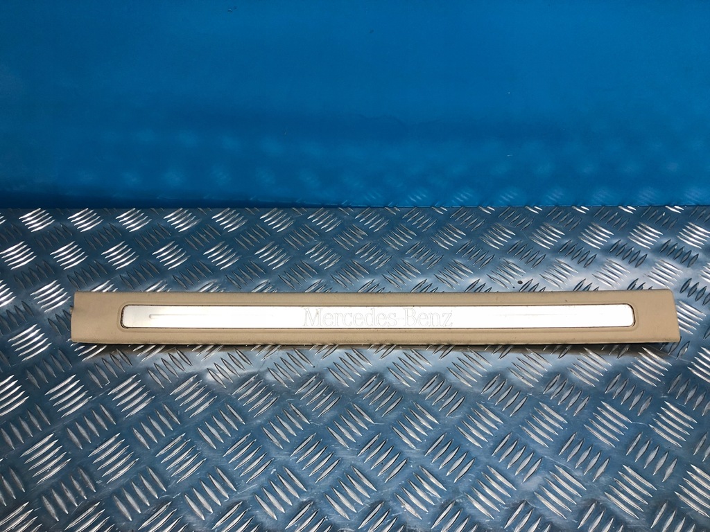 фото №1, Mercedes w169 молдинг порог правый перед бежевая