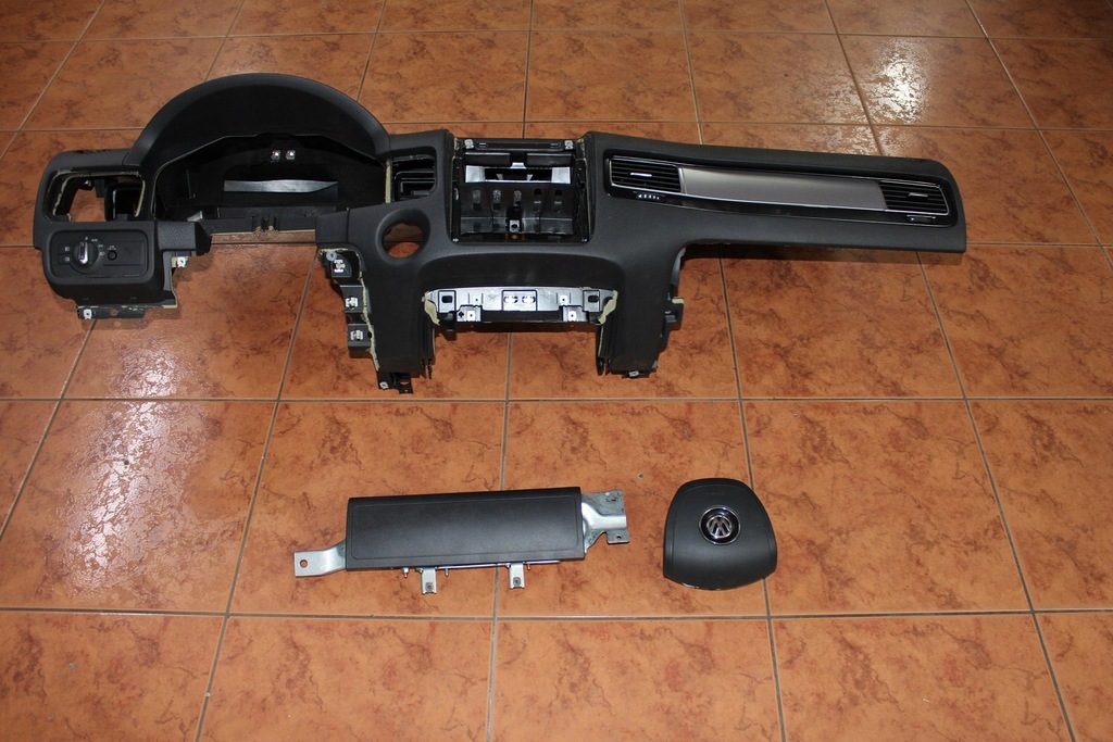 фото №1, Vw touareg 7p ii r-line lift консоль -приборная панель+ подушки безопасности+ ремни комплект оригинал