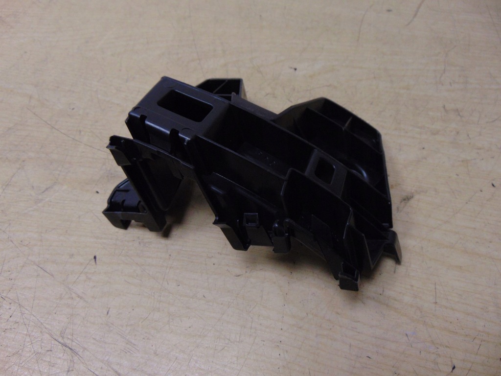 фото №8, Направляющая кронштейн бампера левый задняя vw passat b8 kom