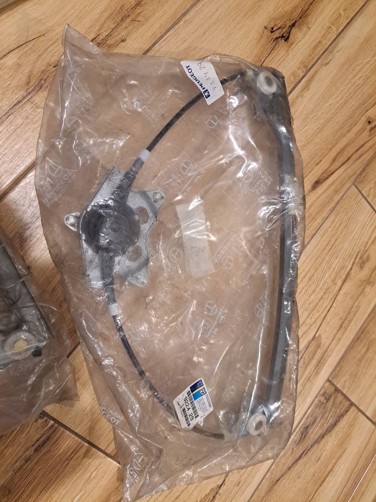 фото №1, Подъемник стекло дверь правый задняя peugeot 405 sedan