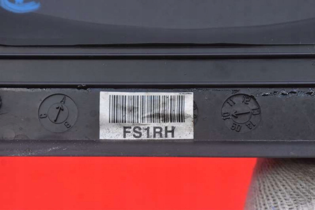 Стекло кузовная правая задний  треугольное hyundai ix35 09-13 Недорого