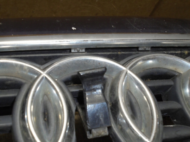 Audi a4 b5 94-99 кришка двигуна капот решітка радіатора Зі Шроту