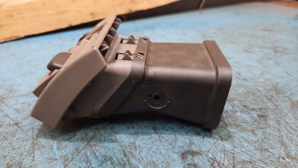 фото №5, Решітка обдув права 30715099 volvo c30 s40 v50