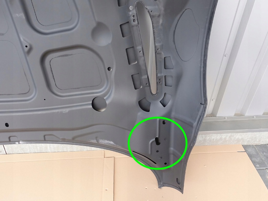 фото №12, Aston martin vantage 18- f1 edition капот