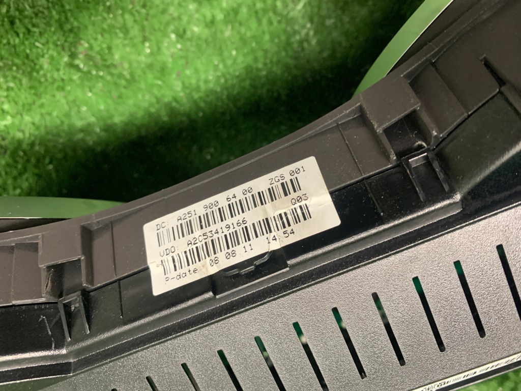 Mercedes w251 r klasa панель приборів a2519006400 Недорого