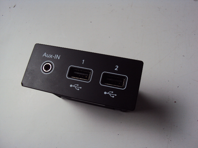 фото №1, Роз'єм aux usb renault captur ii 2019- clio v smart a453 eq