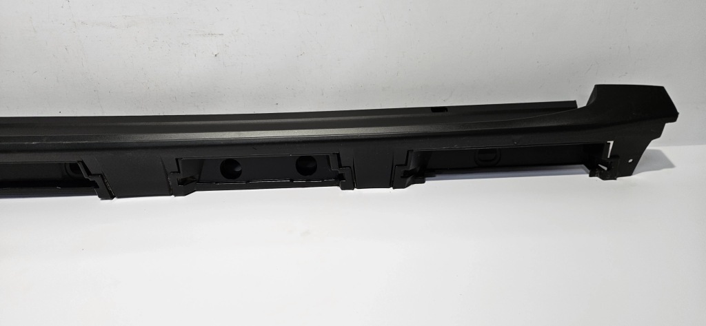 Купить Накладка  порог порог правый  lexus lbx 23- оригинал 75850-52110