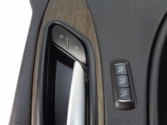 фото №4, Обивка дверь левый перед alfa romeo stelvio 2016-