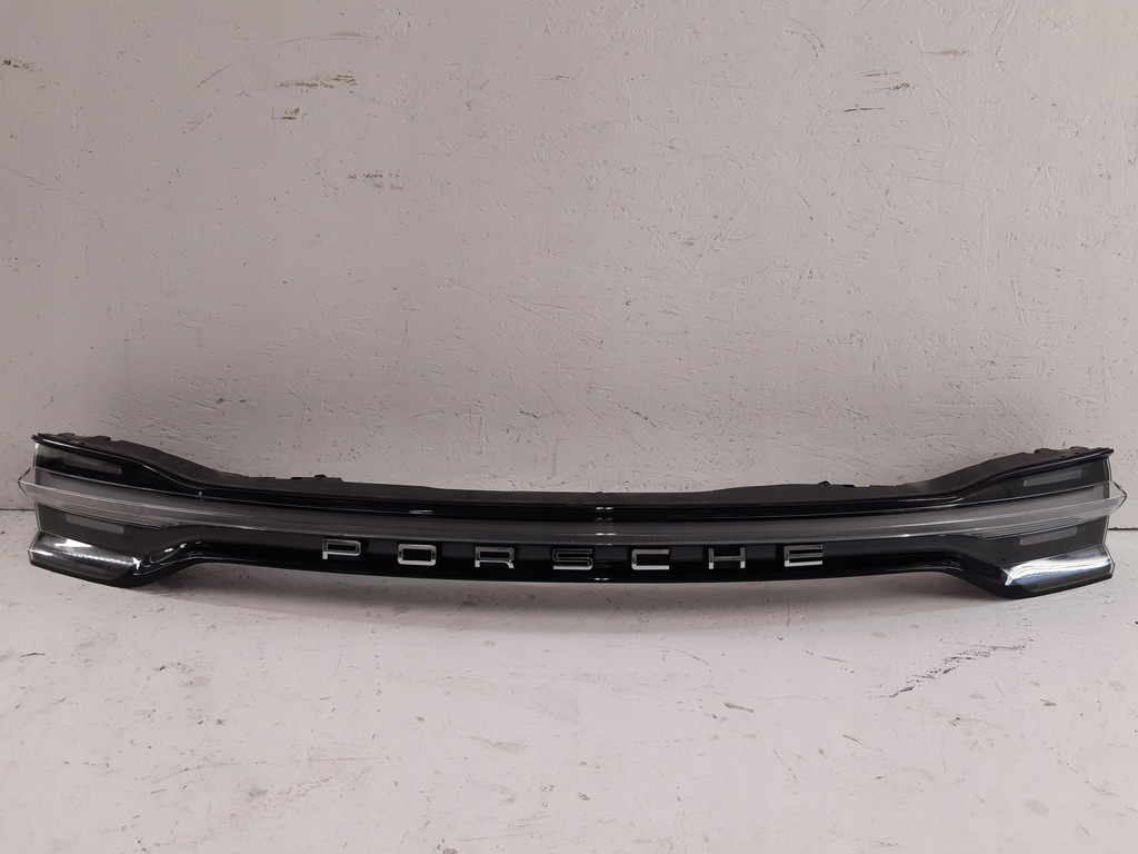 фото №1, Porsche macan 95b lift 18- gts накладка led задня eu