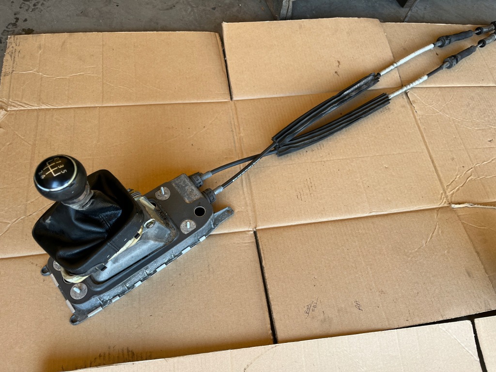 фото №1, Ручка домкрат переключения передач тросы volkswagen golf v 2004-2010 1k0711265a