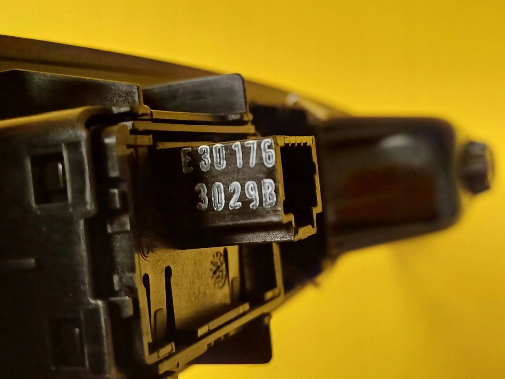 фото №2, Переключатель панель окон правый перед renault scenic grand iii e30176 nr307