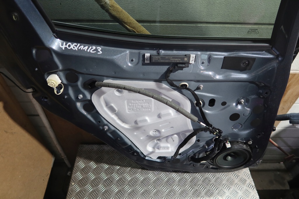 фото №10, Дверь левый задняя clio v вмятина лак tekpn