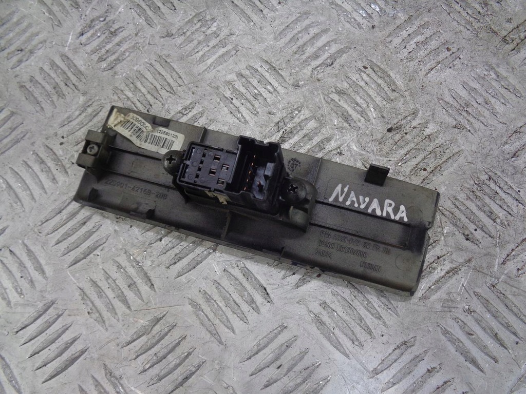 фото №6, Панель переключатель окон правый перед nissan navara d40 2005- 225901-4216b eur