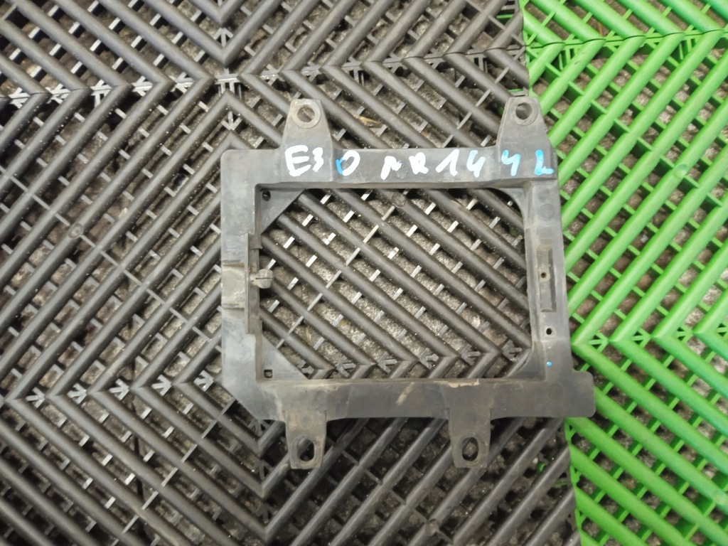 фото №1, Кронштейн кронштейн противотуманной фары левый bmw e30