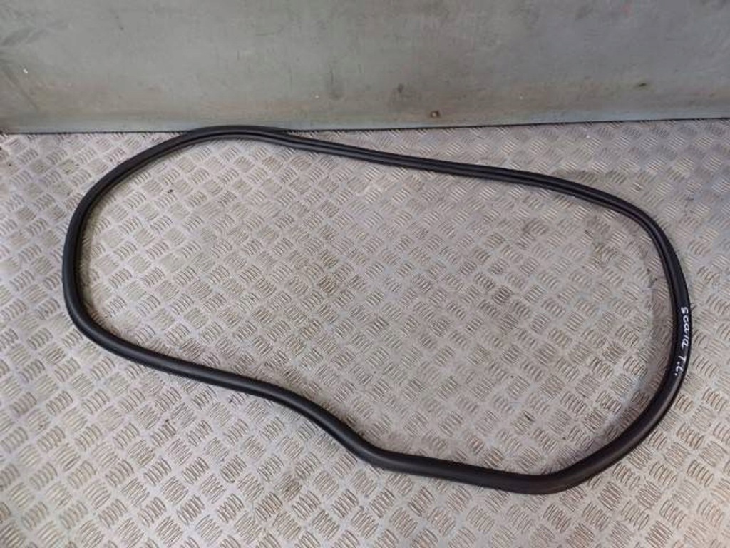 фото №1, Прокладка кузовная дверь левый задняя 657867367 skoda scala