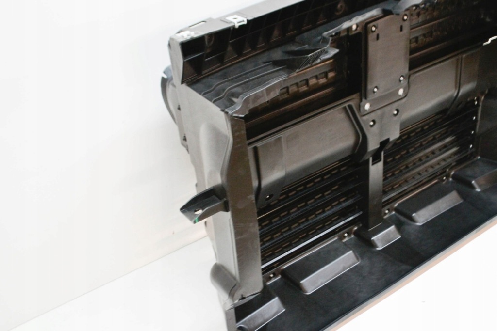 Bmw 2 f45 радиатор воздуха с крышка управляющий 51747338207 7338207 Недорого