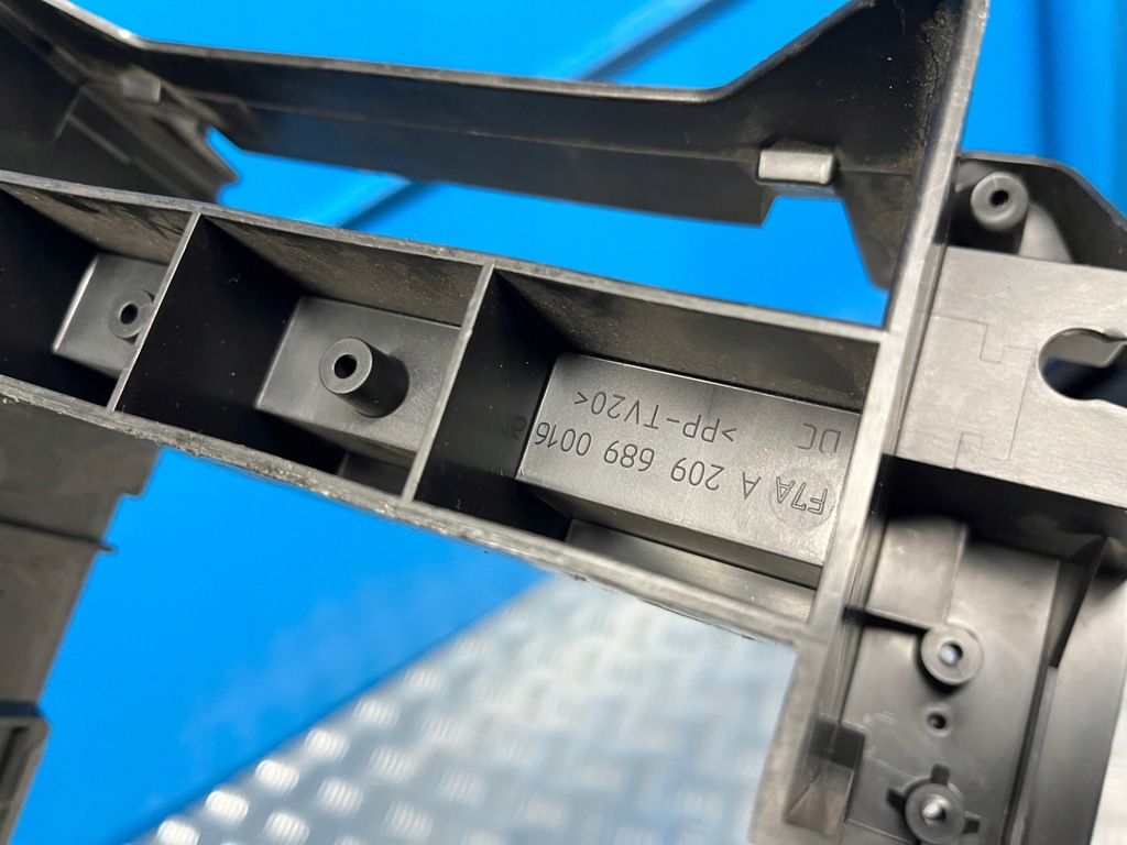 фото №2, Mercedes clk w209 рамка кишеня радіо a2096890016