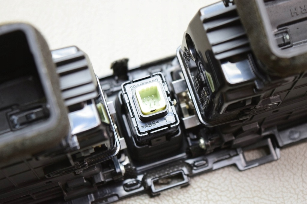 фото №9, Повітроводи панелі приладової панелі kia optima 84760d4000wk 1.7l дизель 104kw 2016