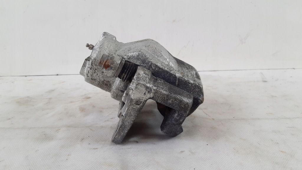 фото №5, Toyota c-hr суппорт тормоза левый перед