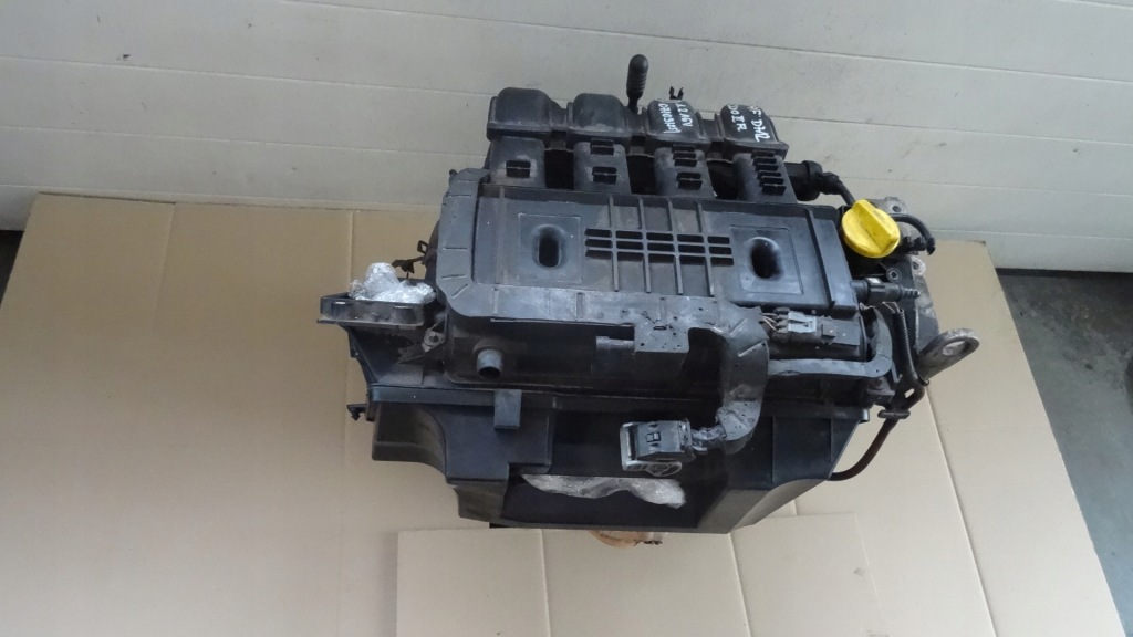 Clio 2 2 рестайлинг  1.2 16v двигатель df4d712 df4712 Цена