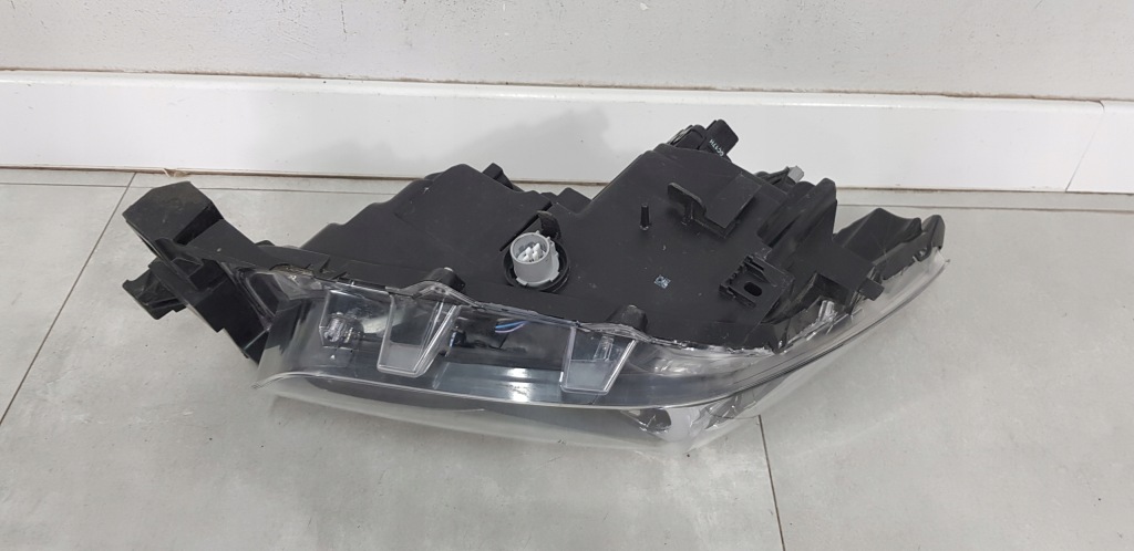 Mazda 3 рестайлінг  фара правий full led b63c-51030 Недорого