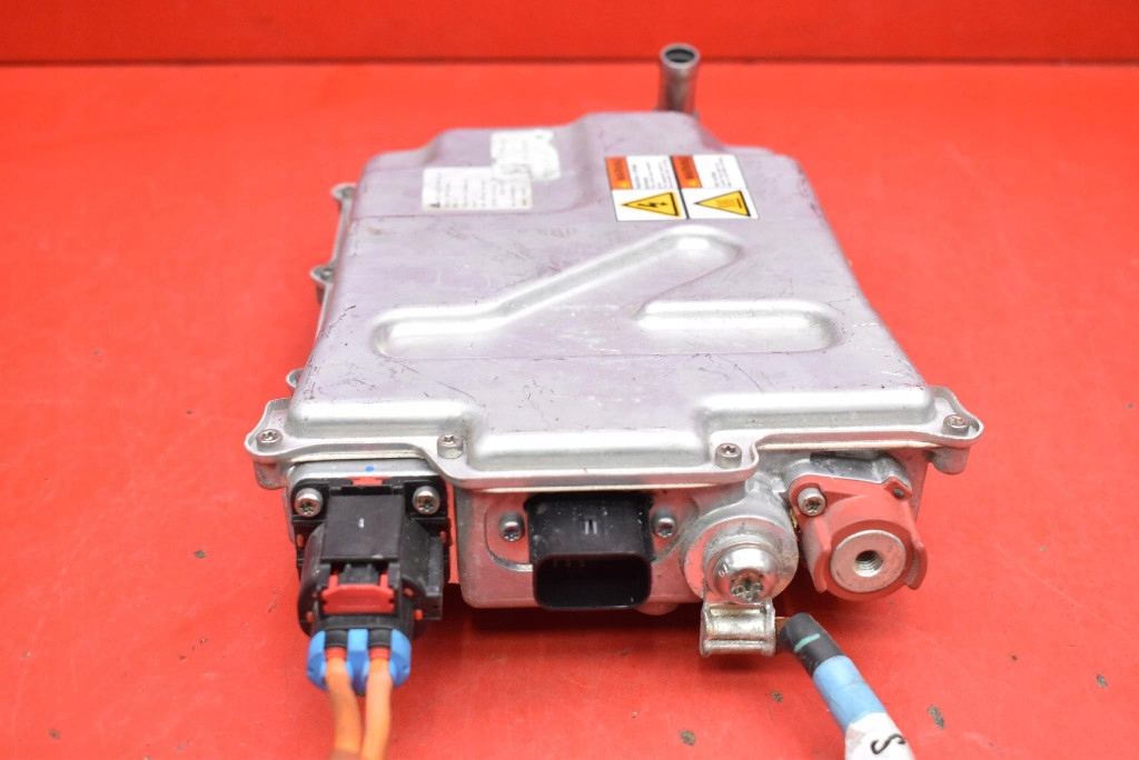 Блок управления регулятор напряжения 1028664-00-e tesla s рестайлинг  awd 16-21 Недорого