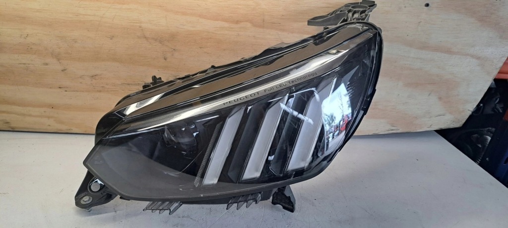 фото №1, Лампа перед левая peugeot 208 2008 ii led 9823194180