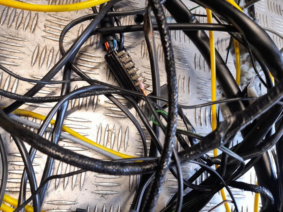 Джгут трубопровід mercedes-benz s-class w126 1983 a1268201215 в Україні