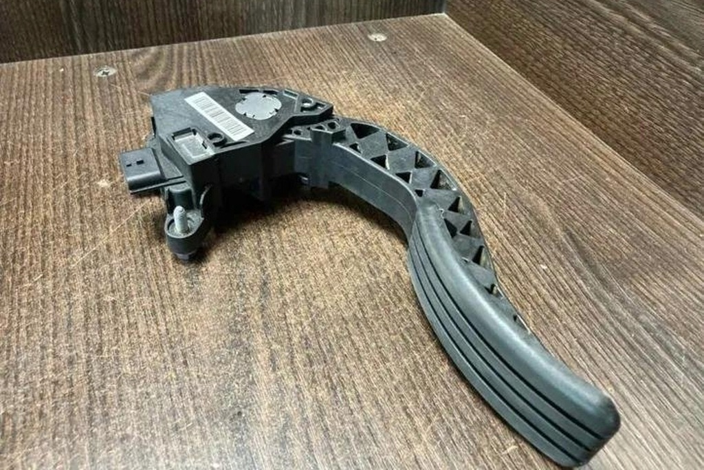 фото №7, Педаль газа opel vivaro combi 180020024r 1.6l дизель 85kw 2015