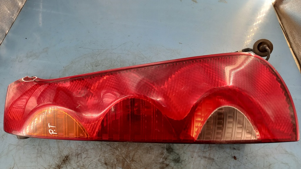 фото №1, Лампа права задня nissan note 1.4b 06r