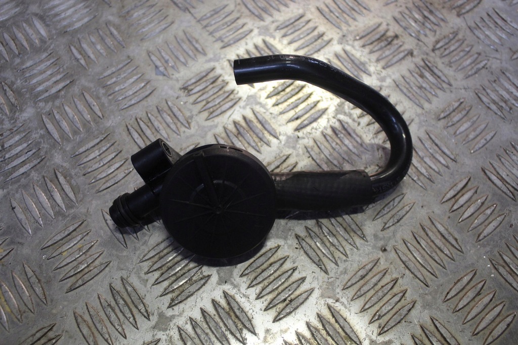 фото №1, Вентиляция картера масла vw fox 1.2 6q0906517