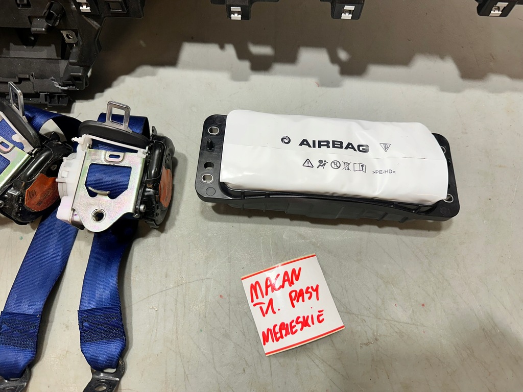 фото №9, Консоль панель приладів оригінал porsche macan 95b комплект оригінал niebieskie ремені