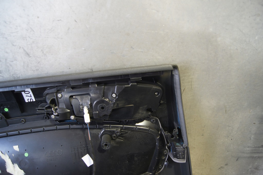 фото №11, Обшивка дверь правый задняя a1 8x 8x4868116