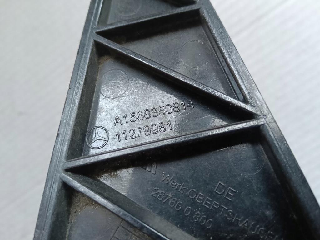 Направляющая задний  правый a1568850814 mercedes x156 gla Оригинал