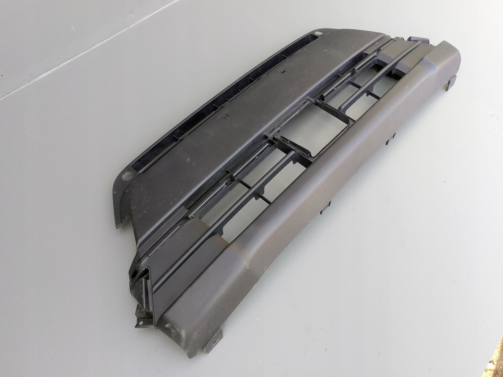 Suzuki vitara iii 3 рестайлинг  2018- решётка бампера средняя перед 71721-86r = Оригинал