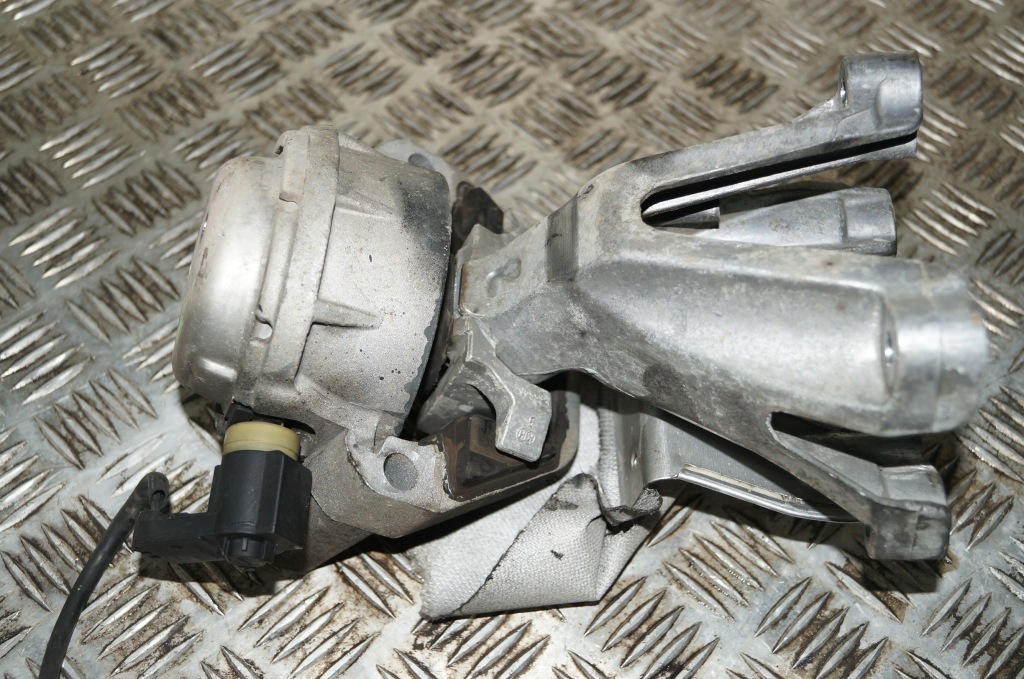 фото №1, Audi a7 3.0 tdi 12r кронштейн двигателя подушка