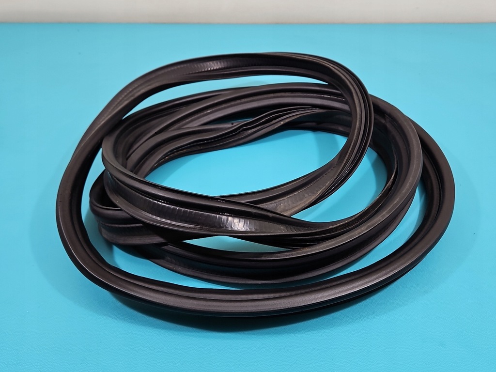 фото №1, Прокладка крышки багажника peugeot 4007