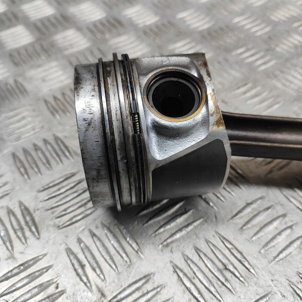 фото №6, Volkswagen passat b6 2008 поршень