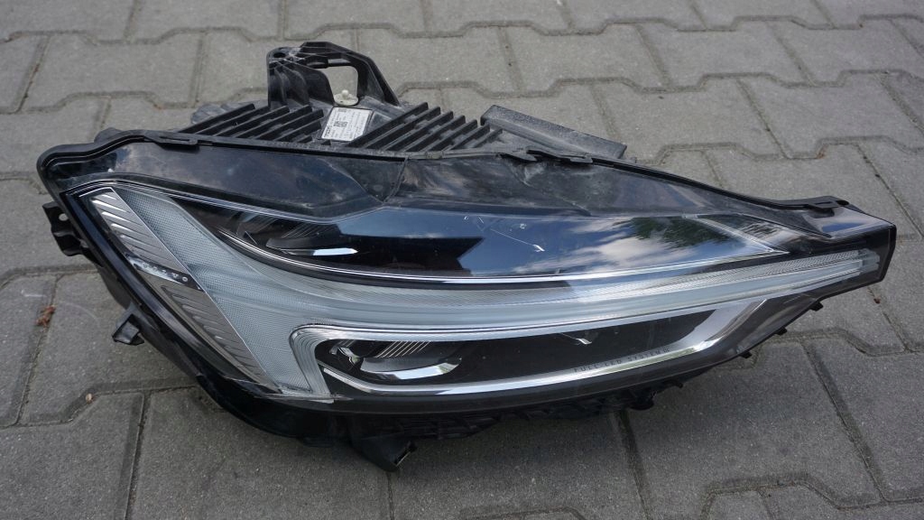 фото №1, Volvo xc60 ii - лампа перед правая mid led