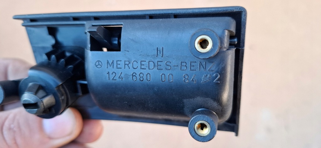 фото №8, Mercedes w124 ручка замок бардачка пасажира з ключ 1246800084 nowa