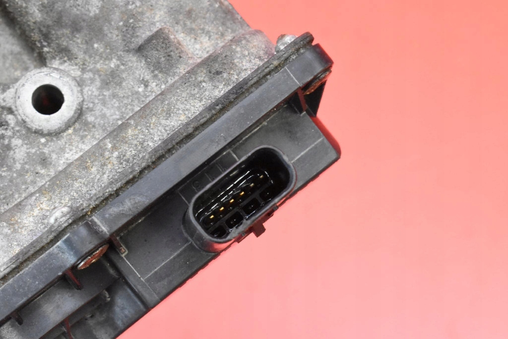 фото №9, Дросельна заслінка 6m8g-9f991-a l3g213640a mazda 3 1 i bk 2.0 16v 150 km 03-06