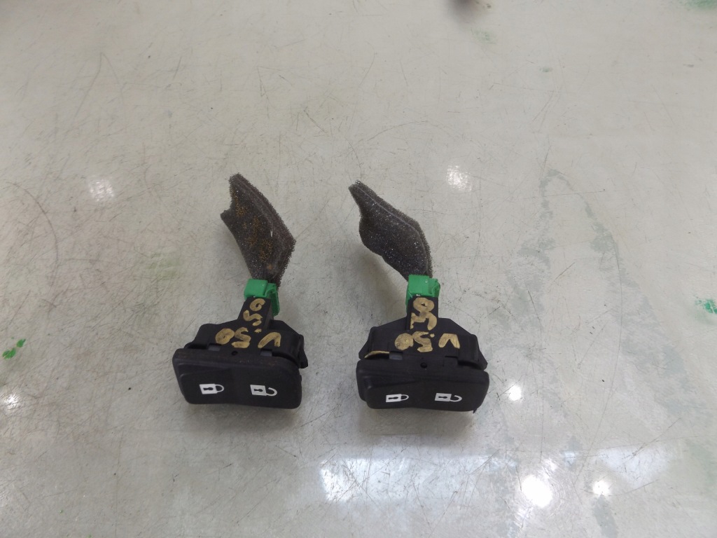 фото №1, Volvo v50 переключатель центрального замка