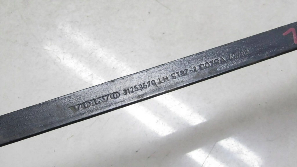 фото №5, Volvo xc60 кронштейн накладки порога ліва 08-