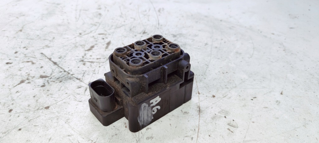 фото №1, Розподільник пневматика audi a6 c6 4f0616013