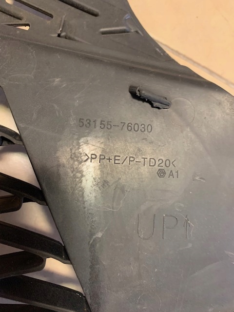 фото №8, Lexus ct200h lift 2014- решётка радиатора нижняя бампера f-sport