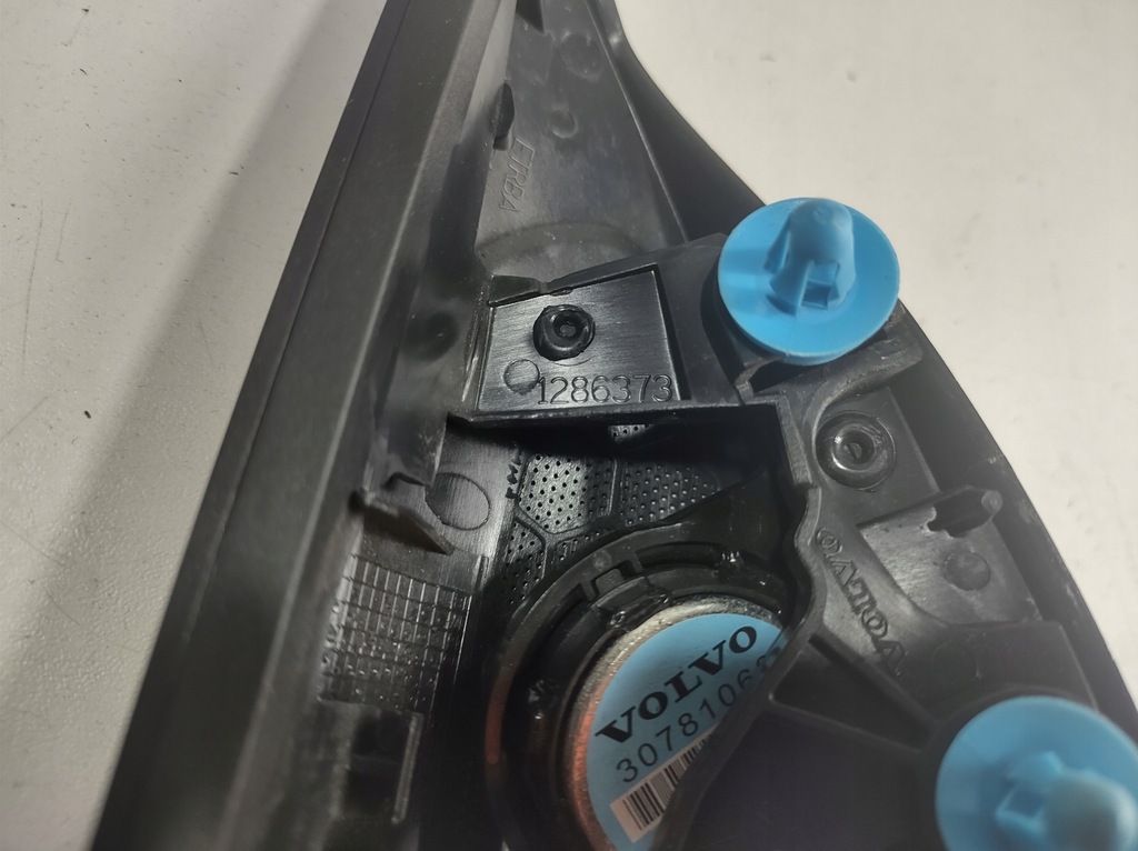 фото №5, Volvo v40 15r - трикутник заглушка динамік правий 1286373