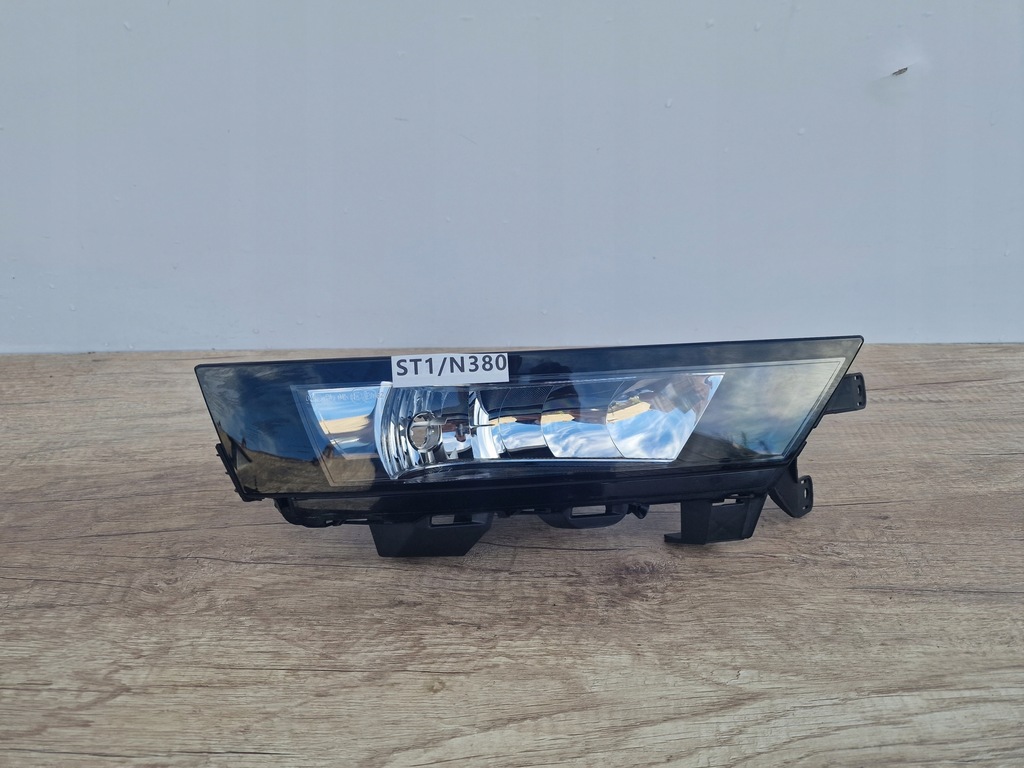 фото №1, Skoda rapid po рестайлинг 17-21 rok правый противотуманная фара 5ja